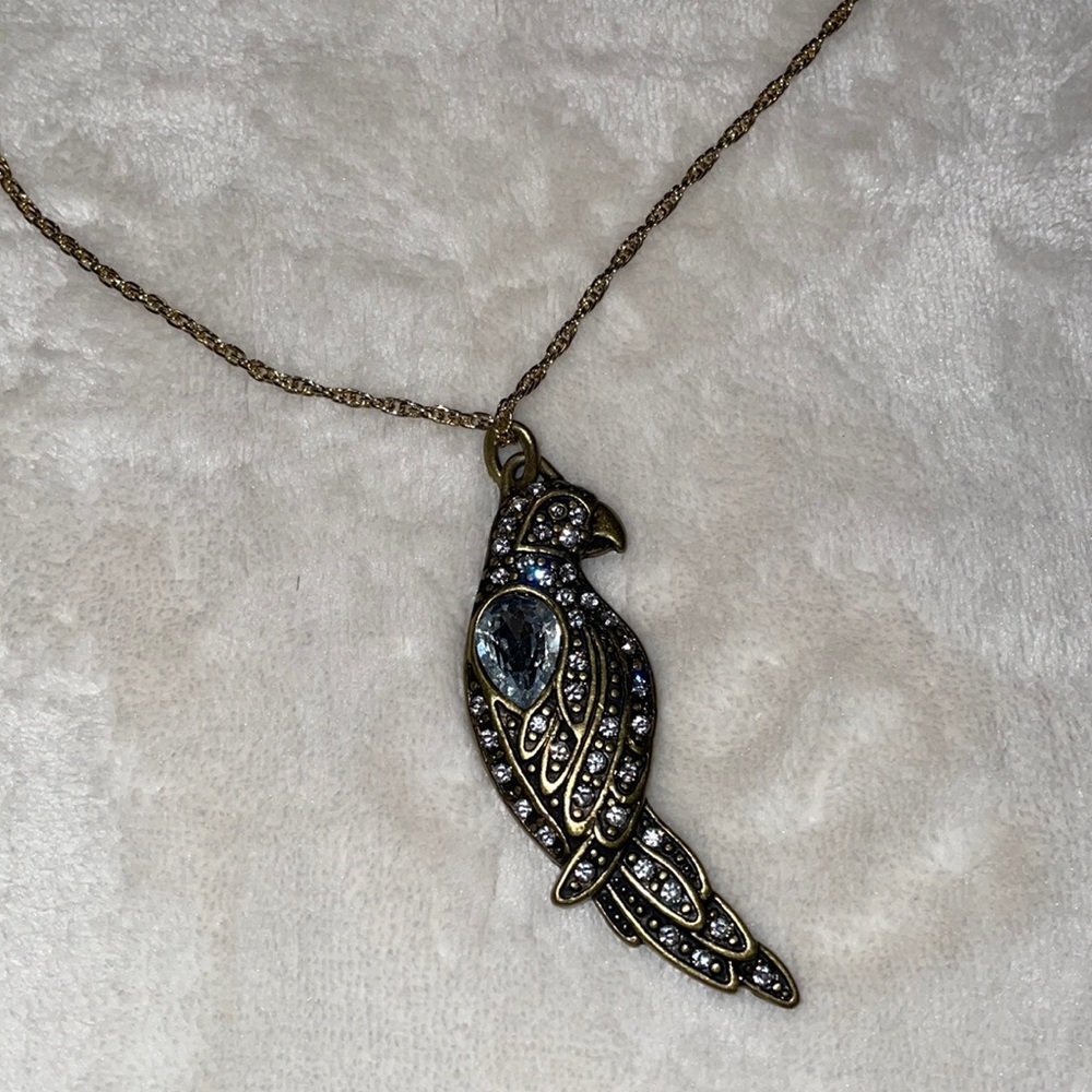 🦜Chico’s 2010 rhinestone parrot pendant necklace🦜